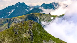 Intervenţie rapidă în Munţii Rodnei. Patru turişti rătăciţi au fost recuperaţi de jandarmi şi salvamontişti după trei ore