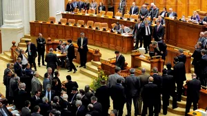 Presa internaţională, despre moţiunea de cenzură: Demiterea Guvernului României ar putea complica sarcina FMI 
