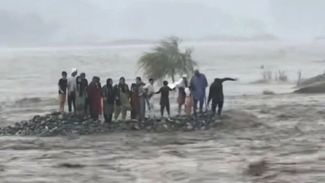 Cel puţin 11 morţi în urma unor inundaţii bruşte în Pakistan