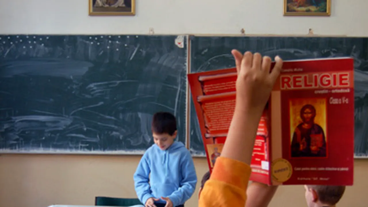 Religia rămâne disciplină şcolară - elevul poate refuza participarea la oră