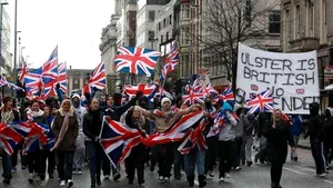Noi violenţe la Belfast: Poliţia foloseşte gloanţe de cauciuc şi tunuri de apă împotriva manifestanţilor