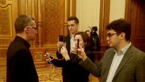 Deputaţii USR, pentru a doua zi la balcon în timpul şedinţei Senatului 