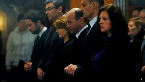 Băsescu participă la Sfânta Liturghie oficiată la Catedrala Sfântul Iosif - FOTO şi VIDEO