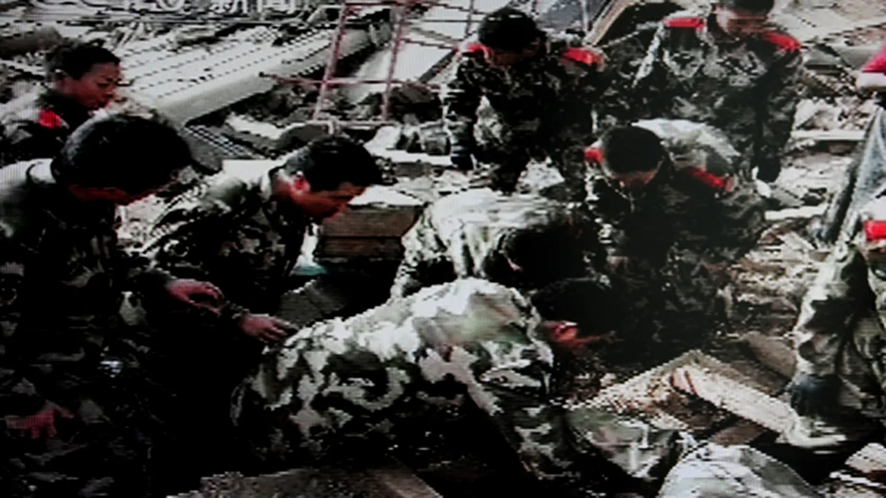 Cel puţin 400 de morţi în urma unui cutremur puternic produs în China - VIDEO