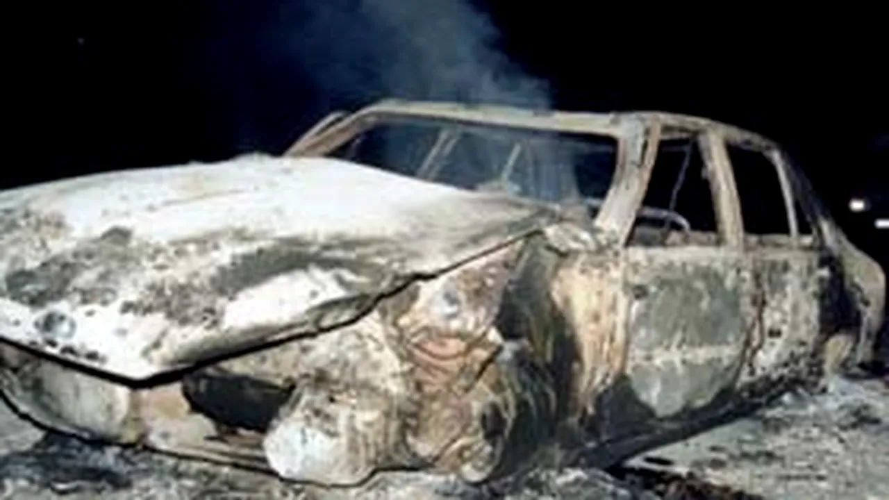 Două maşini au luat foc într-un cartier din Timişoara