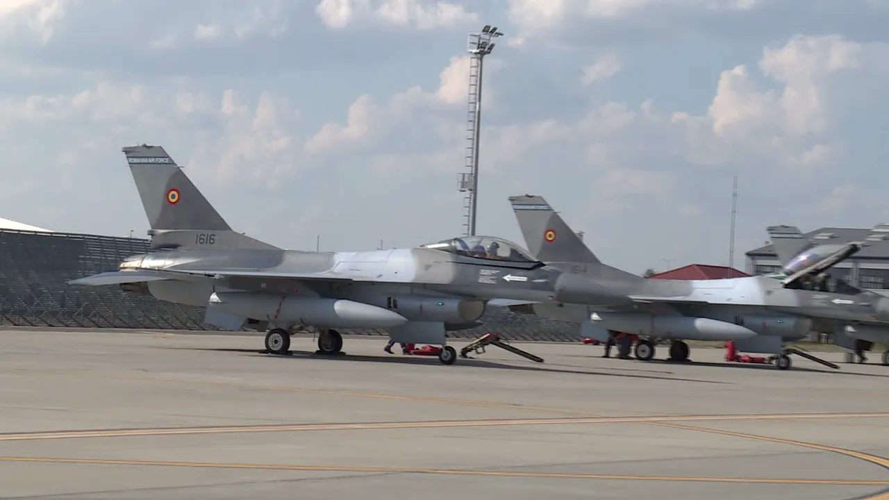 VIDEO: Primele aeronave de tip F-16 Fighting Falcon au sosit în ţară