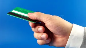 Câţi români îşi plătesc taxele şi impozitele cu cardul