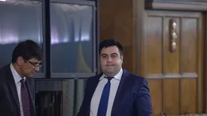 Tudose, către Cuc: Rămâneţi turaţi. Dacă e nevoie, venim zilnic la minister / Proiecte de 9 mld. lei, deblocate la Transporturi / Cuc: Domnule premier, vă raportez eu