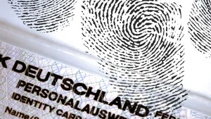 Paisprezece indivizi care au fabricat acte false utilizate de terorişti, condamnaţi în Belgia