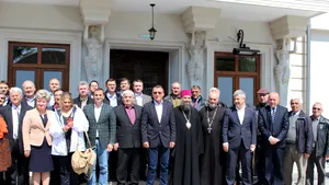 GALERIE FOTO Grup de iniţiativă reunit la Caracal pentru adăugarea numelui de Romanaţi la cel al judeţului Olt. Între participanţi, nume sonore