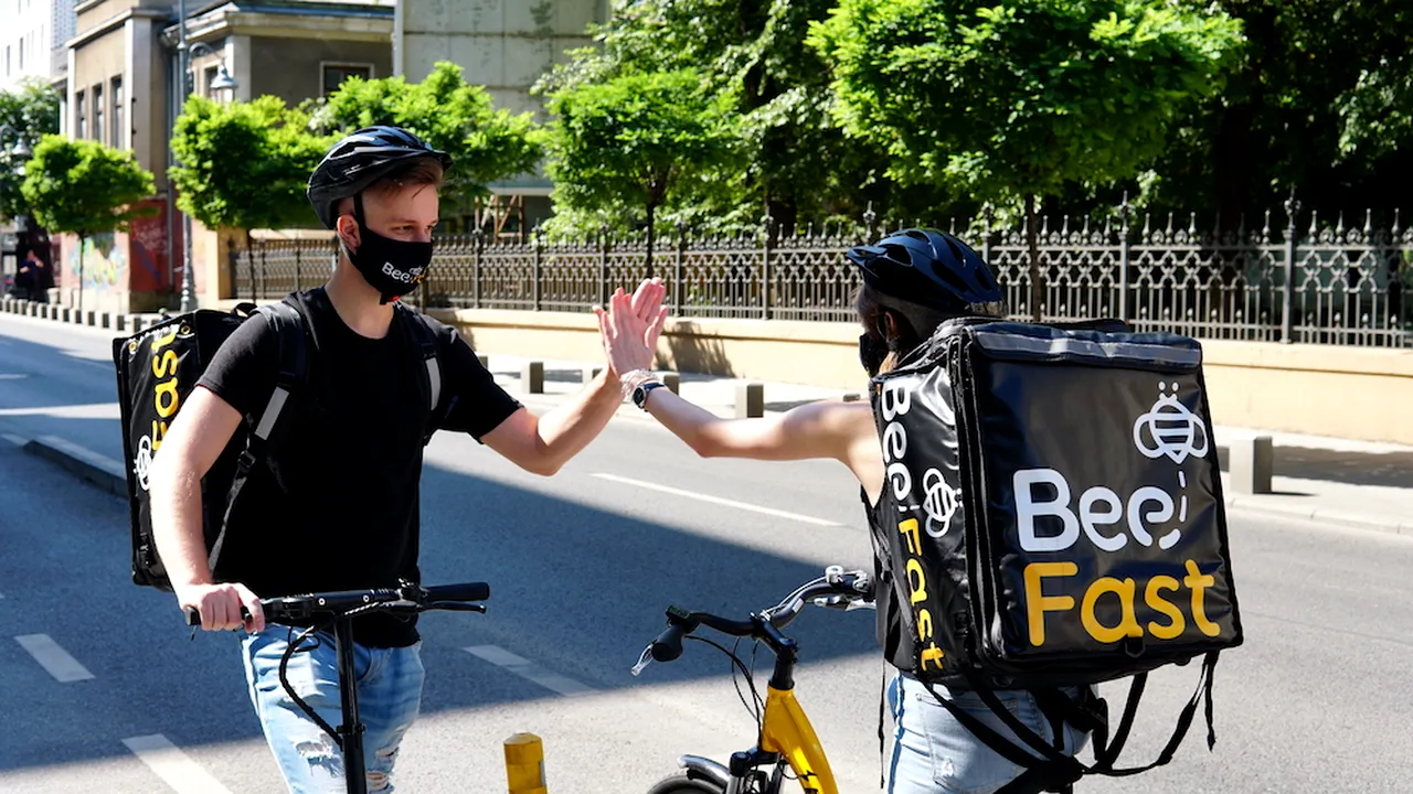 BeeFast, curierat ultra-rapid: Pandemia a dublat comenzile online. Cele mai dinamice domenii din punct de vedere al clienţilor