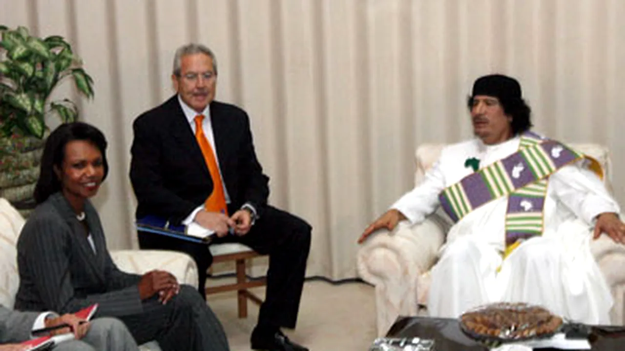 Întâlnire istorică între Condoleeza Rice şi Muammar Kadhafi