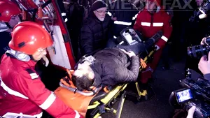 Grav accident în Argeş: O persoană a murit, iar alte două au fost rănite după ce maşina în care erau s-a ciocnit cu un TIR 