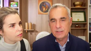 Călin Georgescu a intrat LIVE cu soţia şi a spus că astăzi se duce o luptă a 