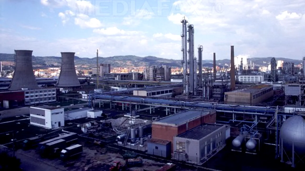 Oltchim va trimite în şomaj tehnic 1.025 de angajaţi, până la finele lunii august