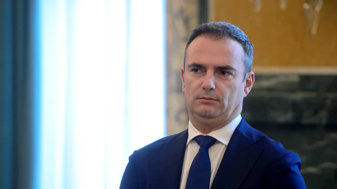 Explicaţiile lui Dan Cărbunaru privind majorarea veniturilor angajaţilor Guvernului cu 15%