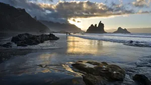 LIFE Mulți cred că plaja aceasta e în Islanda. De fapt, e în Spania și nu a ajuns în atenția turiștilor