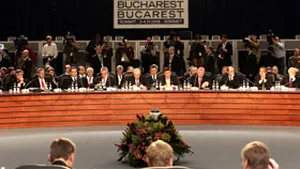 COM: De la NATO pleci bucuros sau furios, dar niciodată fără de speranţe