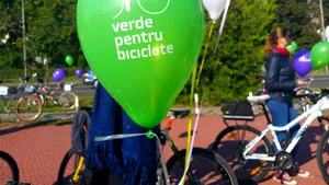 Sute de biciclişti au protestat faţă de lipsa pistelor şi îngrădirea aceesului în centrul Timişoarei: 