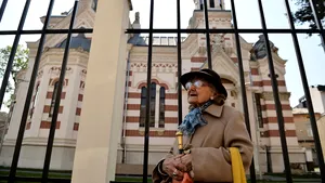 COMENTARIU Fitilul crizei e aprins cu lumină sfântă