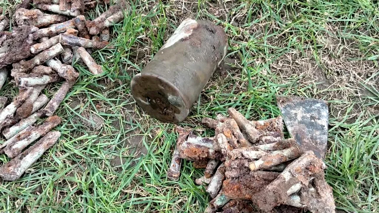 Un localnic din județul Harghita a găsit muniții vechi în ogradă. Ce trebuie să știm atunci când găsim muniții?