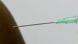 Un plasture revoluţionar ar putea elimina frica şi durerea provocate de injecţii
