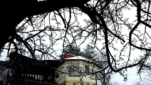 GALERIE FOTO Ineleţ, cătunul din Munţii Cernei, unde se ajunge cu scara: Nu există medic, iar preotul vine la două săptămâni