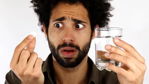 Paracetamolul prezintă risc de afectare hepatică la asocierea cu alcoolul