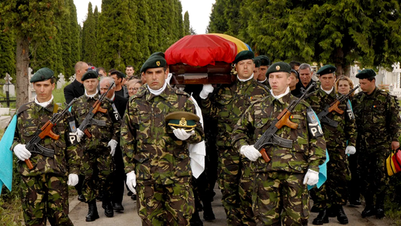 Militarul ucis în Afganistan, înmormântat la Braşov în prezenţa ministrului Apărării