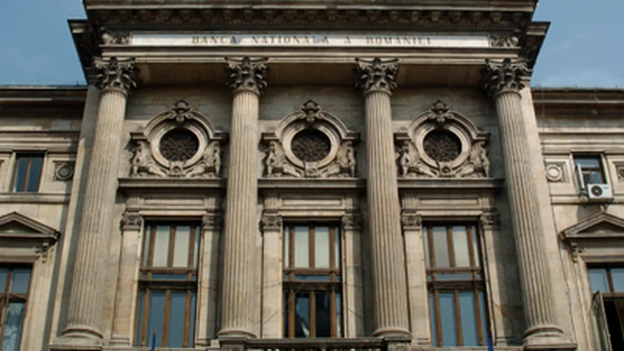 Nu se fac înlocuiri de conducători de bancă pe criterii politice - BNR
