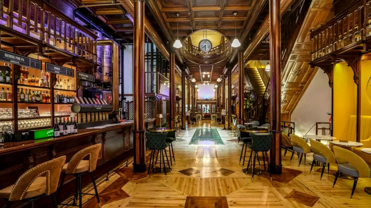 Cum a devenit cel mai mare magazin de jucării din Badajoz berărie și hotel de 4 stele. Cafe Lounge-ul serveste bere proaspăta preparată în pivniță și mâncare gourmet