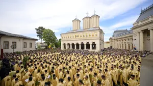 BOR: Îndemnăm preoţii şi credincioşii să nu participe la proteste împotriva CCR