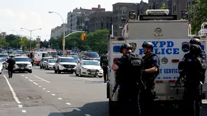 FOTO, VIDEO | ATAC armat într-un spital din New York: Un mort şi cinci răniţi. Agresorul s-a sinucis 