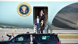 Donald Trump vrea modificarea culorilor Air Force One: Mă întreb dacă ar trebui să folosim aceleaşi culori albastre de bebeluş? Nu