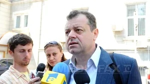 Baconschi: Autosuspendarea în cazul Banias ar fi potrivită