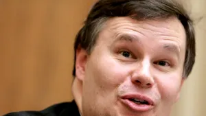 Jeffrey Franks, la petrecere cu miel la proţap şi ţuică fiartă, înainte de întâlnirea cu Emil Boc - VIDEO