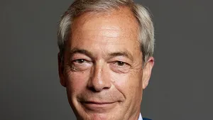 Farage provoacă Partidul Conservator să verifice numărul de membri, susţinând că partidul său a depăşit conservatorii