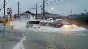 Cel puţin un mort şi zeci de răniţi în Japonia, după trecerea Taifunului Halong - FOTO
