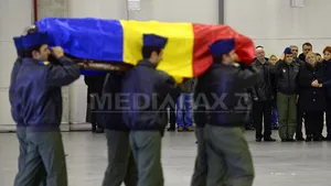 Pilotul elicopterului prăbuşit în judeţul Sibiu, înmormântat la Cluj cu onoruri militare