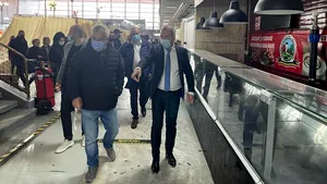 FOTO Halele Obor au fost deschise, în mare parte, după ce deficienţele au fost remediate