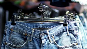 Guvernul francez introduce taxe de până la 20 de euro pentru platformele de fast-fashion