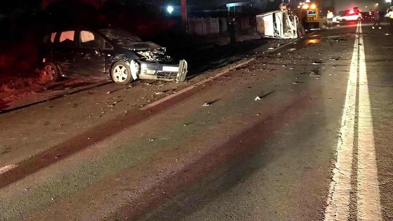 Accident grav: Cinci persoane rănite, între care două grav, după o coliziune între cinci maşini - FOTO