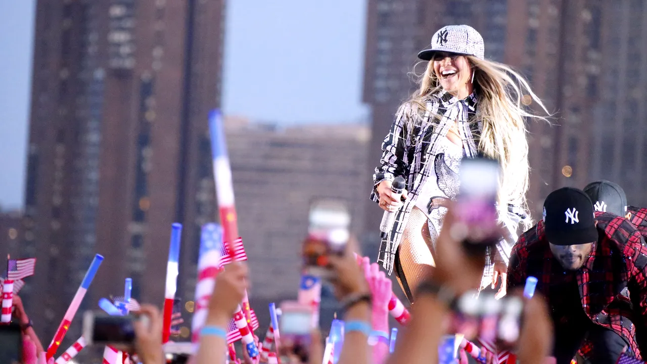 Jennifer Lopez, alături de Alex Rodriguez, la repetiţiile pentru concertul de 4 iulie, dedicat zilei Americii