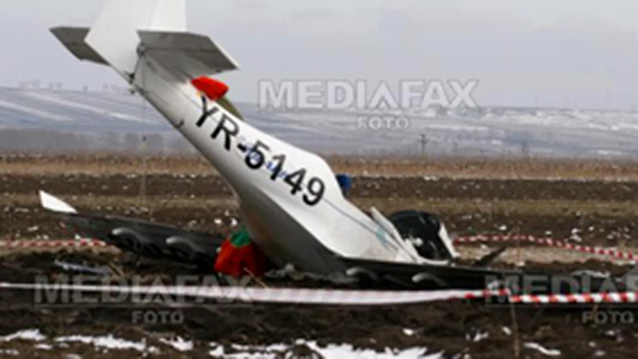 Avionul prăbuşit la Siminicea va fi dus într-un hangar al Aeroclubului Suceava
