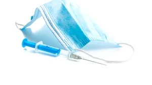 Statele Unite vor elimina obligaţia de a purta mască în spaţiile interioare pentru persoanele complet vaccinate