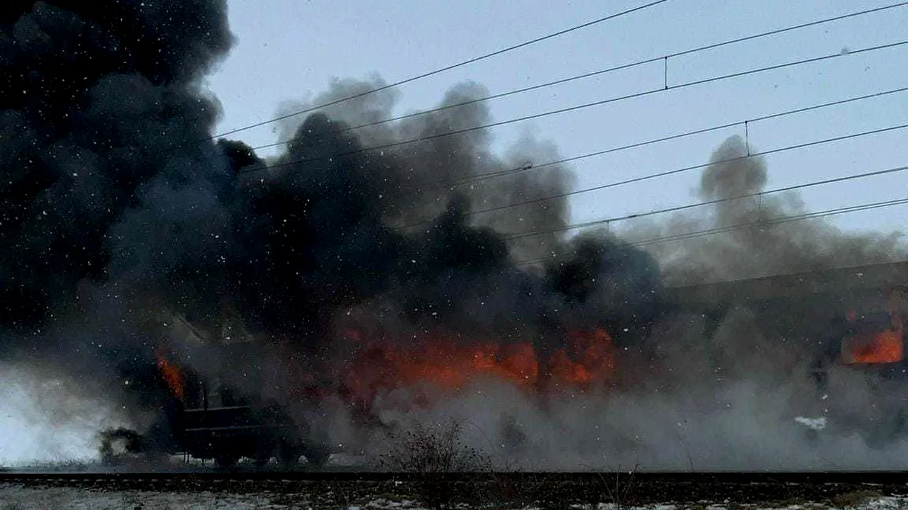 Plan roşu în Olt. Vagonul unui tren de călători a luat foc