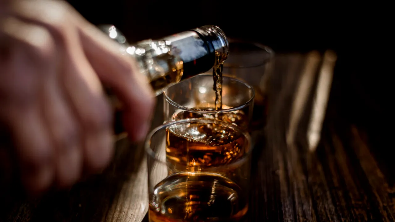 Câte băuturi alcoolice te pun în pericol real de cancer. Cifra exactă anunțată de medici