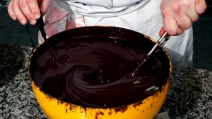 Câtă ciocolată are voie un om sănătos să mânânce săptămânal. Ce tip de ciocolată recomandă nutriţioniştii