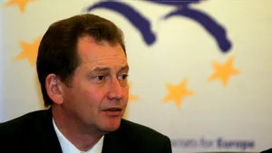 Watson: Cea mai bună soluţie pentru România - alegeri parlamentare şi prezidenţiale noi