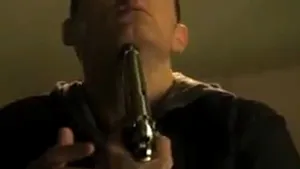 Eminem, videoclip şocant: Starul îşi sugrumă iubita şi se sinucide - VIDEO